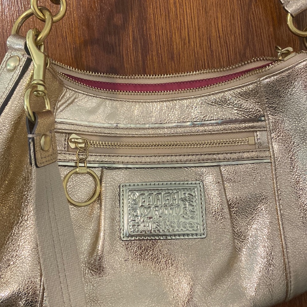 COACH Poppy Leather Groovy Purse hand bag Metallic GOLD 20383E priced to selll!